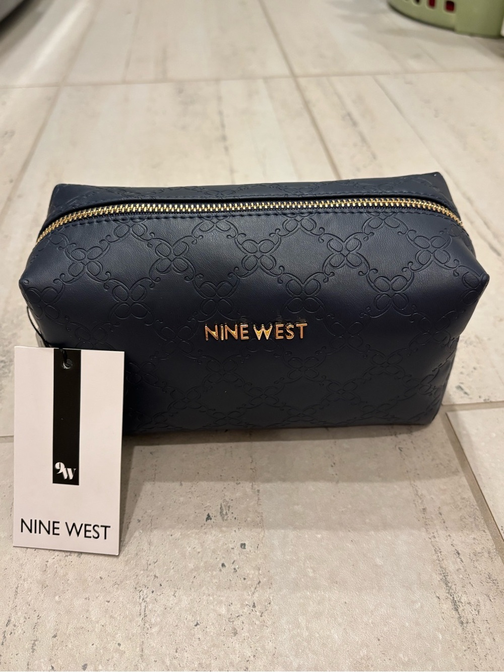 💛🌑NWT Nine West Navy Embossed Toiletry Bag with Gold Hardware🌑💛